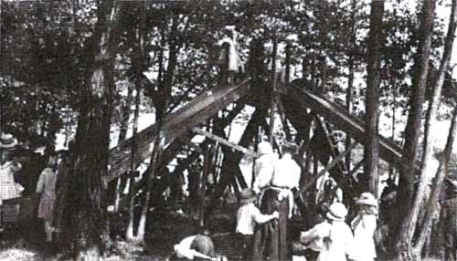 The sliding boards in Heilwood Park (1917).